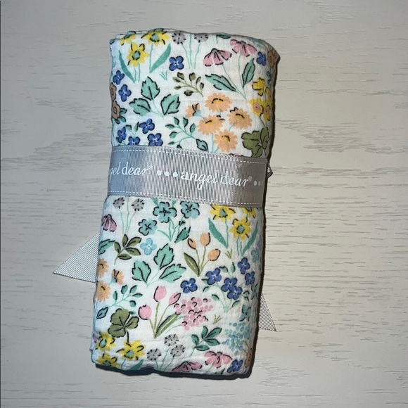 Angel Dear Organic Cotton Swaddle Blanket Samantha Floral 47”x47” - Picture 3 of 3